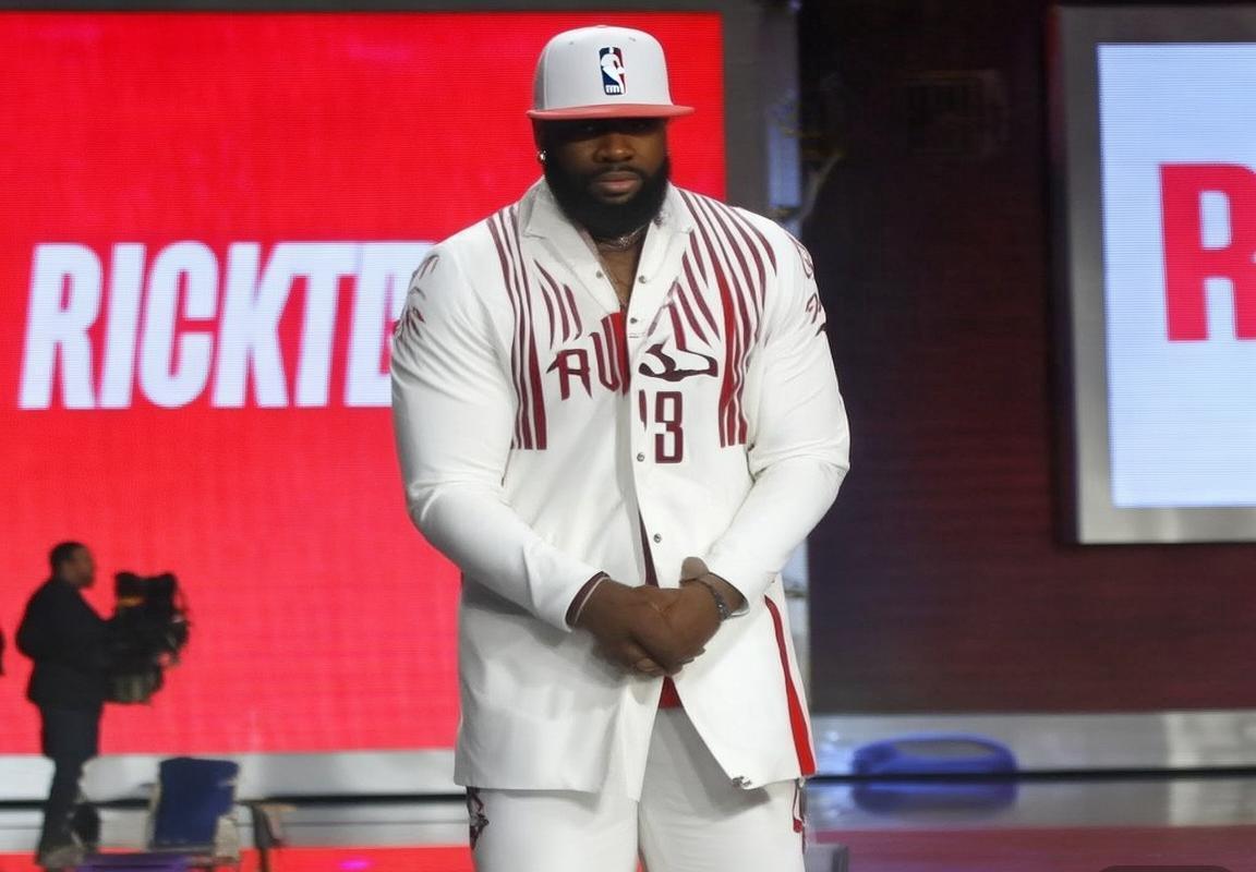 休斯顿火箭队选秀操作解析：放弃首轮签用次轮签选中卡姆·惠特摩尔的背后考量